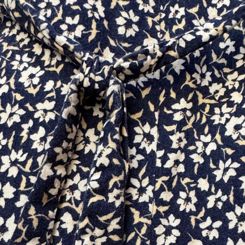 Vintage Westport Ltd. Floral Fit & Flowy Romper.. Blue & White Floral. Size M - Picture 14 of 16